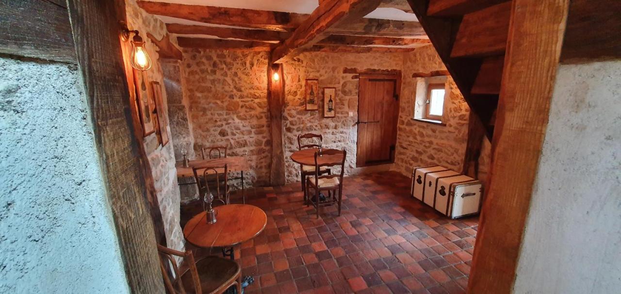 La Belle Ame Bed & Breakfast Saint-Priest-des-Champs Exterior foto